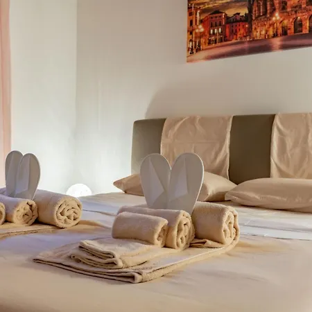 Historic Center View-2 Minutes From Arena & Juliet's House- Mazzini Palace Verona