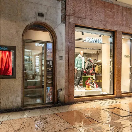 Historic Center View-2 Minutes From Arena & Juliet's House- Mazzini Palace