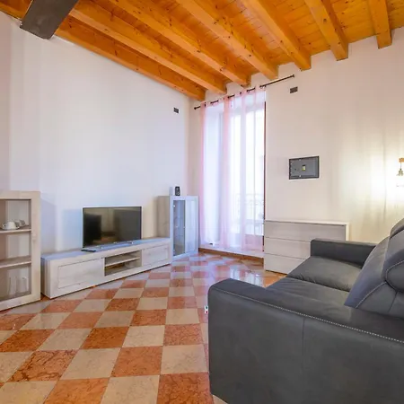 Apartamento Historic Center View-2 Minutes From Arena & Juliet's House- Mazzini Palace